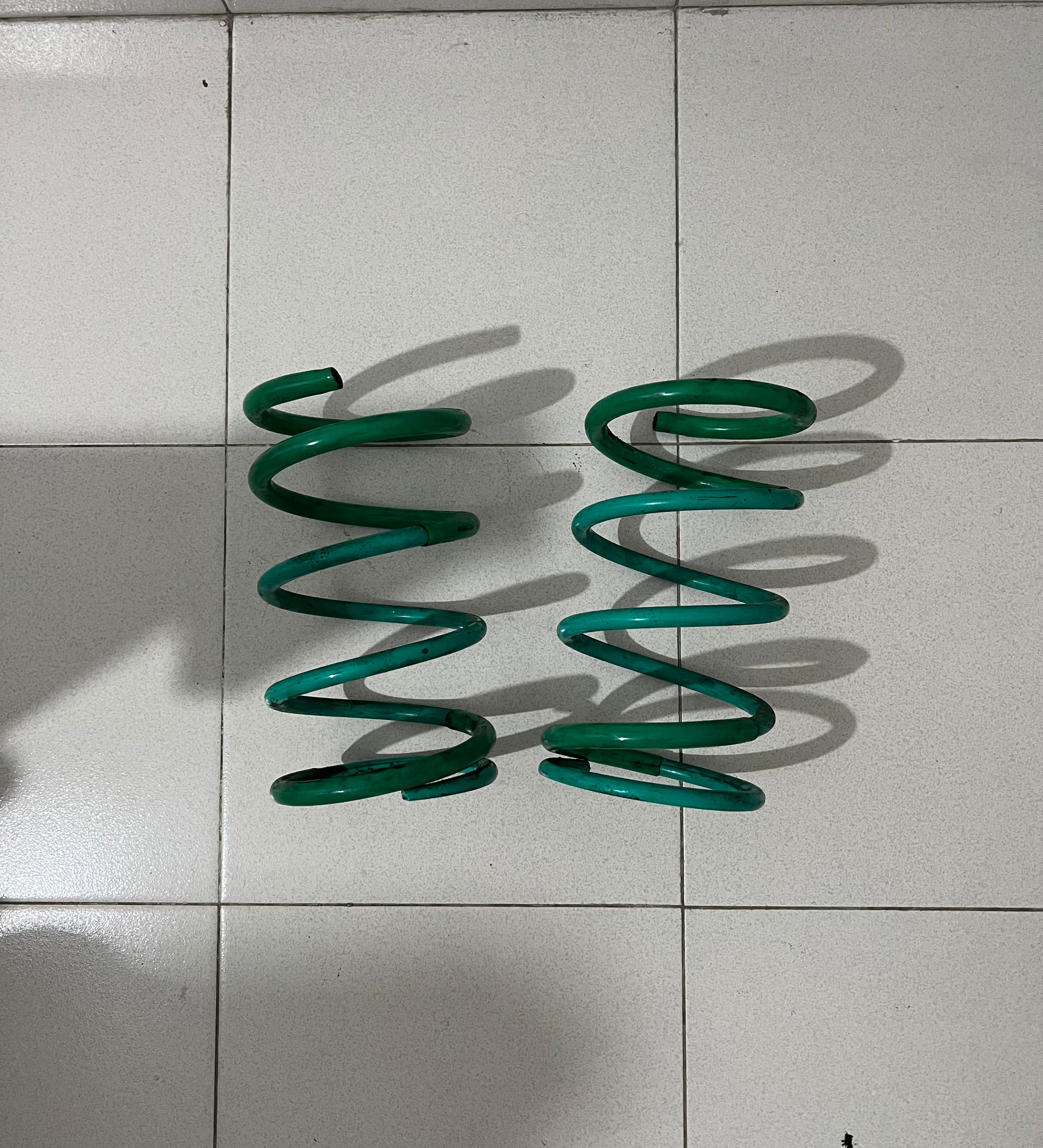 Green lowering springs for Pajero